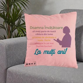 Cadou pentru Invatatoare - Perna Personalizata Doamna Invatatore La Multi Ani cu Silueta si Text Colorat, 40x40 cm, Roz, Husa Detasabila, Perna Inclusa, BEKZ®