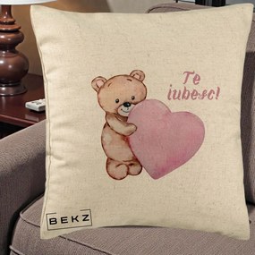 Cadou Romantic - Perna Personalizata Te Iubesc Ursulet cu Inima Roz Acuarela, 40x40 cm, Bej, Husa Detasabila, Perna Inclusa, BEKZ®