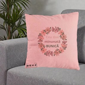 Cadou pentru Bunica - Perna Personalizata Cea Mai Minunata Bunica Coronita Flori Roz, 40x40 cm, Roz, Husa Detasabila, Perna Inclusa, BEKZ®