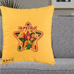 Perna Personalizata K-pop HUNTRX Trio Stea cu Pisica, 40x40 cm, Galben, Husa Detasabila, Perna Inclusa, BEKZ®