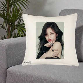 Perna Personalizata K-pop BLACKPINK Jennie Editorial Negru cu Inele, 40x40 cm, Crem Reliefat, Husa Detasabila, Perna Inclusa, BEKZ®