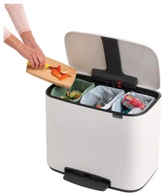 Coș de gunoi alb de reciclat/cu pedală din oțel 33 l Bo – Brabantia