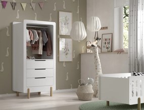 Set mobilier pentru copii mici SMILE, alb, pat 70 x 140 cm cu balustradă de protecție și dulap cu baretă pentru haine și 3 sertare – Vipack