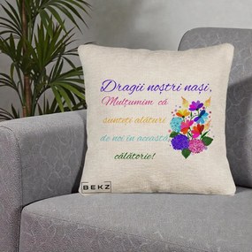 Perna Personalizata Dragii Nostri Nasi Multumim cu Flori Multicolore Colorat, 40x40 cm, Bej Canapea, Husa Detasabila, Perna Inclusa, BEKZ®