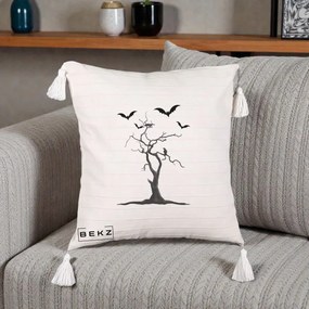 Perna Decorativa Halloween Copac cu Lilieci Alb-Negru, 40x40 cm, Bej cu Franjuri, Husa Detasabila, Perna Inclusa, BEKZ®