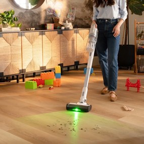 Aspirator vertical Levoit VortexIQ LSV-V221-VEU, 210 W, 0,85 l, 50 min, 3 trepte de putere, Lumina verde la peria NeoSight™, Filtru HEPA cu 5 trepte, Cap rotativ la 180°, Alb/Argintiu