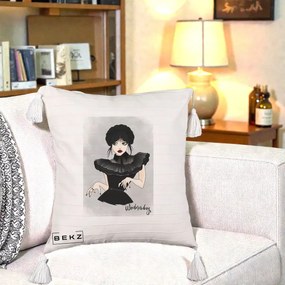 Perna Personalizata Wednesday Addams Portret Gotic, 40x40 cm, Bej cu Franjuri, Husa Detasabila, Perna Inclusa, BEKZ®