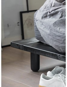 Pat matrimonial negru din lemn masiv de pin cu somieră 140x200 cm Peek – Karup Design