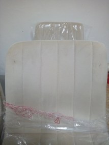 OFERTA Scaun de catifea crem LAVA BUTTER CREAM II. calitate secundara