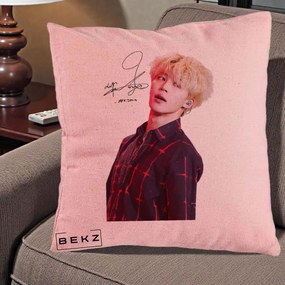 Perna Personalizata K-pop BTS Jimin Portret Artistic par Blond Autograf, 40x40 cm, Roz, Husa Detasabila, Perna Inclusa, BEKZ®