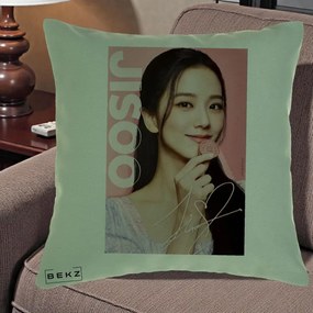Perna Personalizata K-pop BLACKPINK Jisoo cu Semnatura si Fond Roz, 40x40 cm, Verde, Husa Detasabila, Perna Inclusa, BEKZ®