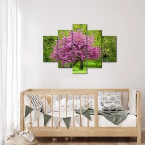 Tablou cu pom înflorit pe luncă (150x105 cm)