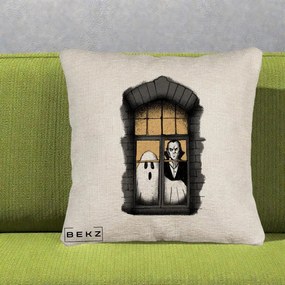 Perna Decorativa Halloween Fantoma si Dracula la Fereastra, 40x40 cm, Bej Canapea, Husa Detasabila, Perna Inclusa, BEKZ®