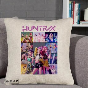 Perna Personalizata K-pop HUNTRX Colaj Animat Foto Grup, 40x40 cm, Bej Canapea, Husa Detasabila, Perna Inclusa, BEKZ®
