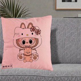 Perna Personalizata Labubu x Hello Kitty Maro-Vintage, 40x40 cm, Roz, Husa Detasabila, Perna Inclusa, BEKZ®