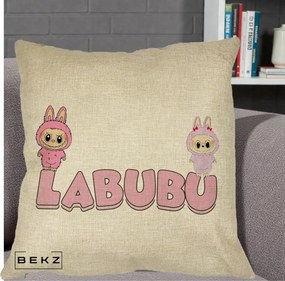 Perna Personalizata Labubu Duo Roz-Lila cu Text, 40x40 cm, Crem, Husa Detasabila, Perna Inclusa, BEKZ®