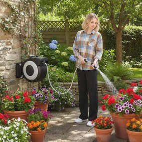 Furtun de grădină montat pe perete, retractabil