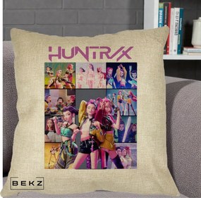 Perna Personalizata K-pop HUNTRX Colaj Animat Foto Grup, 40x40 cm, Crem, Husa Detasabila, Perna Inclusa, BEKZ®