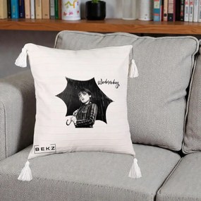 Perna Personalizata Wednesday Addams cu Umbrela Foto, 40x40 cm, Bej cu Franjuri, Husa Detasabila, Perna Inclusa, BEKZ®