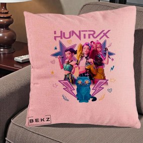 Perna Personalizata K-pop HUNTRX Trio 3D cu Pisica Fulgere, 40x40 cm, Roz, Husa Detasabila, Perna Inclusa, BEKZ®