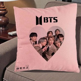 Perna Personalizata K-pop BTS Grup Fotografie in Inima, 40x40 cm, Roz, Husa Detasabila, Perna Inclusa, BEKZ®