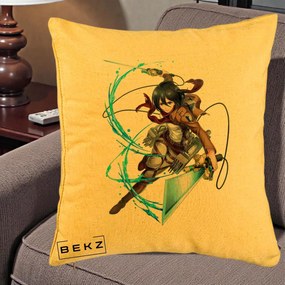 Perna Personalizata Attack on Titan Mikasa Ackerman Lupta, 40x40 cm, Galben, Husa Detasabila, Perna Inclusa, BEKZ®