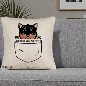 Perna Decorativa Judging You Silently Pisica Buzunar, 40x40 cm, Bej Canapea, Husa Detasabila, Perna Inclusa, BEKZ®