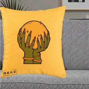 Perna Decorativa Halloween Maini Vrajitoare cu Glob de Cristal, 40x40 cm, Galben, Husa Detasabila, Perna Inclusa, BEKZ®