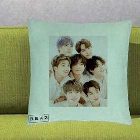 Perna Personalizata K-pop BTS Foto Grup Fete Albe, 40x40 cm, Verde Menta, Husa Detasabila, Perna Inclusa, BEKZ®