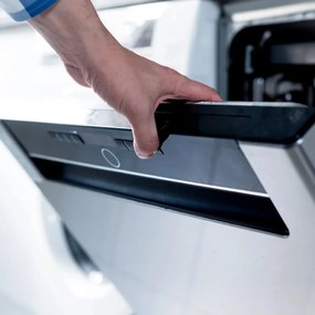 Blender portabil Ninja Blast BC151EUBK, 7.4W, 530 ml, 6 lame otel, Zdrobire gheata, Pana la 10 cicluri, Fara BPA, USB-C, Negru