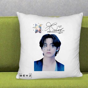 Perna Personalizata K-pop BTS V Taehyung Portret cu Autograf, 40x40 cm, Alb Pufos, Husa Detasabila, Perna Inclusa, BEKZ®