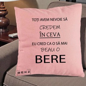 Perna Decorativa Eu Cred ca mai Beau o Bere, 40x40 cm, Roz, Husa Detasabila, Perna Inclusa, BEKZ®