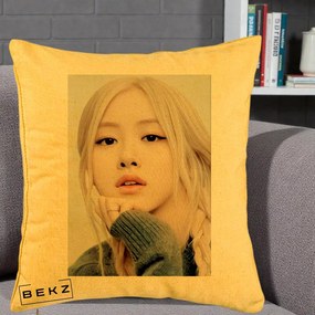 Perna Personalizata K-pop BLACKPINK Rose cu Jucarie de Plus, 40x40 cm, Galben, Husa Detasabila, Perna Inclusa, BEKZ®