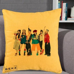 Perna Personalizata Grup K-pop Fete in Picioare Foto, 40x40 cm, Galben, Husa Detasabila, Perna Inclusa, BEKZ®
