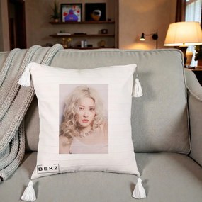 Perna Personalizata K-pop BLACKPINK Rose, 40x40 cm, Bej cu Franjuri, Husa Detasabila, Perna Inclusa, BEKZ®