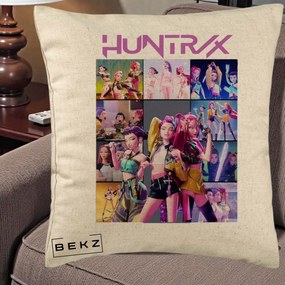 Perna Personalizata K-pop HUNTRX Colaj Animat Foto Grup, 40x40 cm, Bej, Husa Detasabila, Perna Inclusa, BEKZ®