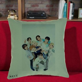 Perna Personalizata K-pop Stray Kids Foto Grup Bleu, 40x40 cm, Verde, Husa Detasabila, Perna Inclusa, BEKZ®