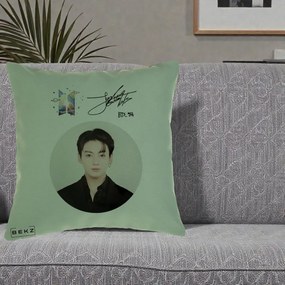 Perna Personalizata K-pop BTS Jungkook Portret cu Autograf, 40x40 cm, Verde, Husa Detasabila, Perna Inclusa, BEKZ®