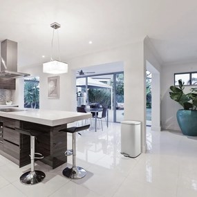 Coș de gunoi alb mat cu pedală din oțel 50 l Akira – Spirella