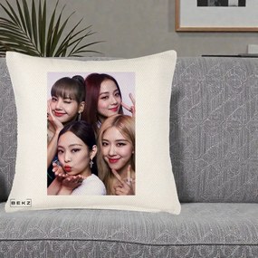 Perna Personalizata K-pop BLACKPINK Foto Grup Selfie 4 Membre, 40x40 cm, Crem Reliefat, Husa Detasabila, Perna Inclusa, BEKZ®