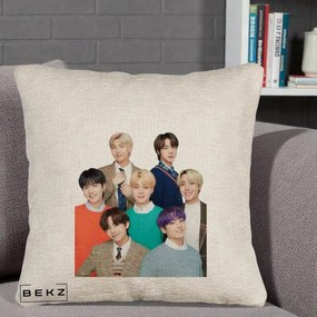 Perna Personalizata K-pop BTS Fotografie Grup Tinute Elegante, 40x40 cm, Bej Canapea, Husa Detasabila, Perna Inclusa, BEKZ®