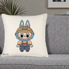 Perna Personalizata Labubu Toanart Blugi, 40x40 cm, Crem Reliefat, Husa Detasabila, Perna Inclusa, BEKZ®