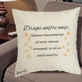 Cadou pentru Nasi - Perna Personalizata Dragii Nostri Nasi Suntem Binecuvantati cu Floricele, 40x40 cm, Ecru, Husa Detasabila, Perna Inclusa, BEKZ®
