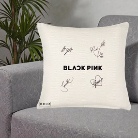 Perna Personalizata K-pop BLACKPINK Tinute Negre Grup Simplu, 40x40 cm, Crem Reliefat, Husa Detasabila, Perna Inclusa, BEKZ®