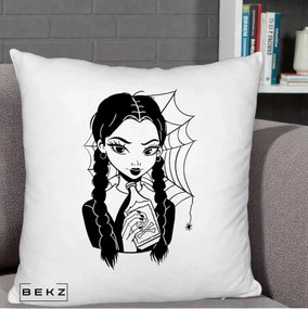 Perna Personalizata Wednesday cu Panza de Paianjen, 40x40 cm, Alb Pufos, Husa Detasabila, Perna Inclusa, BEKZ®