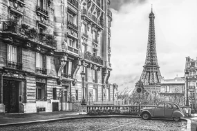 Tapet autoadeziv Turnul Eiffel de pe strada Parisului în alb-negru