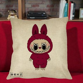 Perna Personalizata Labubu Rosu-Visiniu Solo, 40x40 cm, Crem, Husa Detasabila, Perna Inclusa, BEKZ®