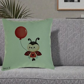 Perna Decorativa Buburuza cu Balon Rosu, 40x40 cm, Verde, Husa Detasabila, Perna Inclusa, BEKZ®