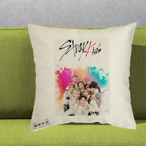 Perna Personalizata K-pop Stray Kids cu Splash Multicolor, 40x40 cm, Ecru, Husa Detasabila, Perna Inclusa, BEKZ®