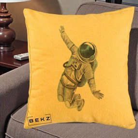 Perna Decorativa Astronaut Acuarela Zbor, 40x40 cm, Galben, Husa Detasabila, Perna Inclusa, BEKZ®